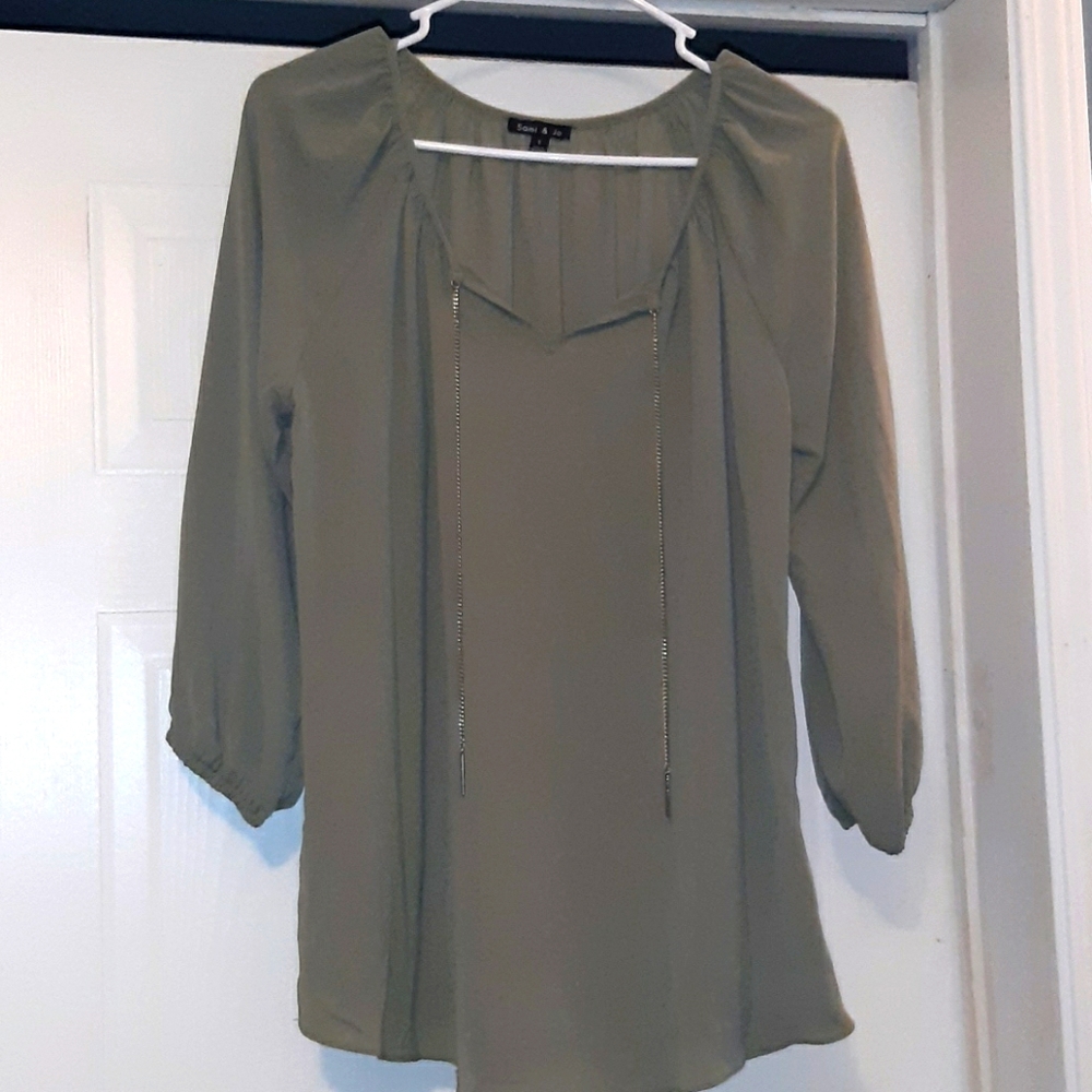 Quarter sleeve blouse